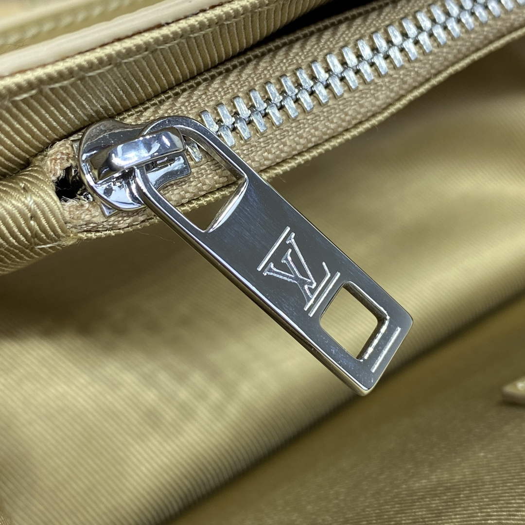 LV M82281 Louis Vuitton Fastline Wearable Wallet Sage