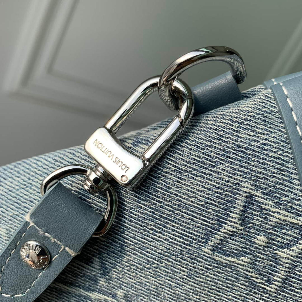 LV M82313 Louis Vuitton Pochette To-Go Bag