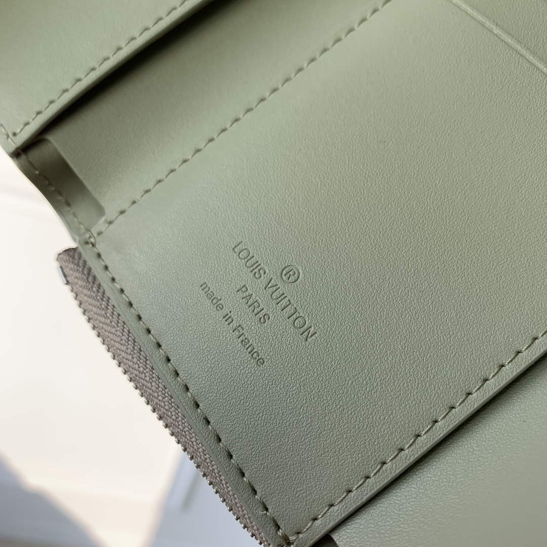 LV M82410 Louis Vuitton Slender Pilot Sage