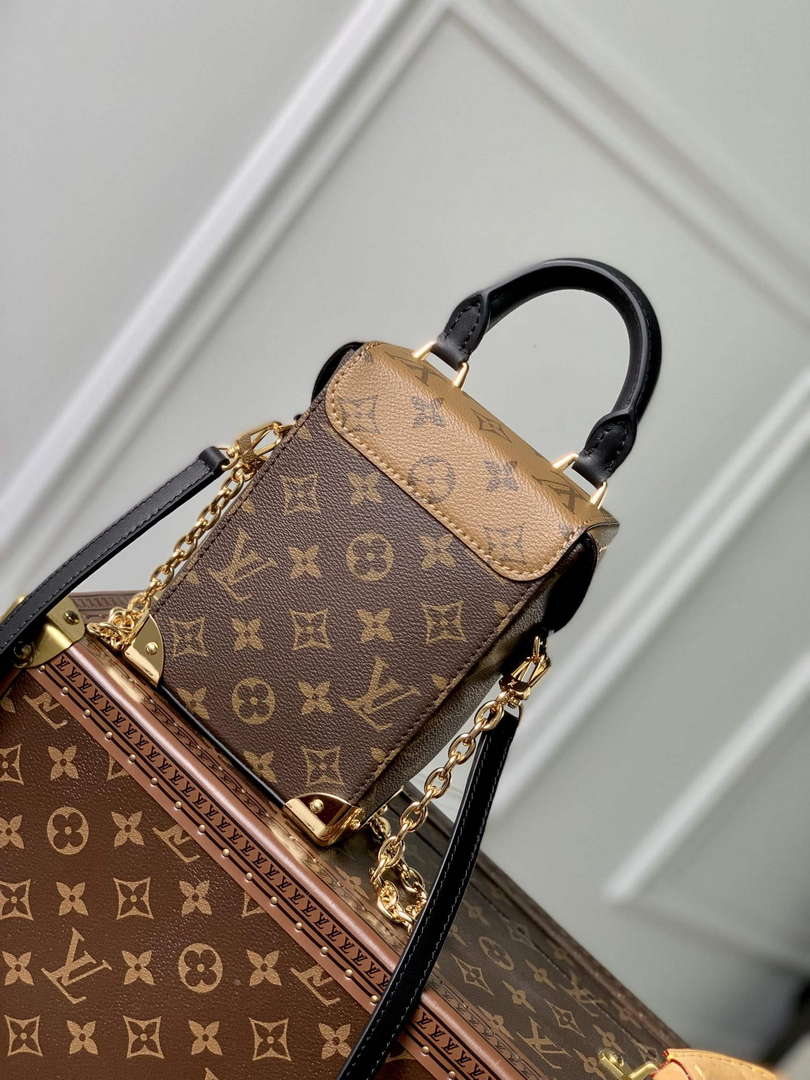 LV M82465 Louis Vuitton Camera Box Handbag - Default Title - View 3