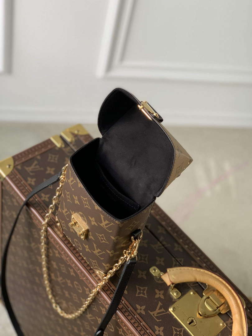 LV M82465 Louis Vuitton Camera Box Handbag - Default Title - View 9