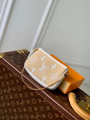 LV M82472 Louis Vuitton Mini Pochette Accessoires White - Default Title - View 1