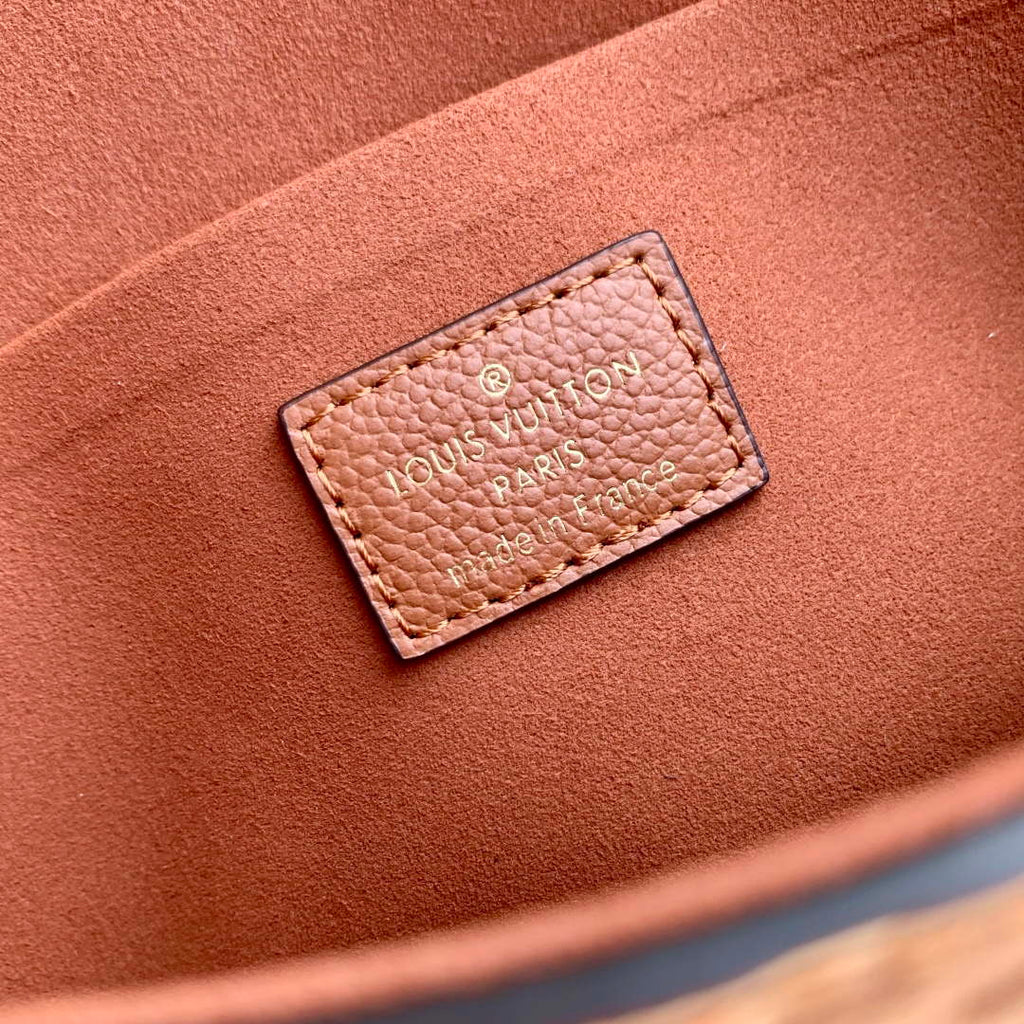 LV M82477 Louis Vuitton Pochette F¨¦licie Bag Tan
