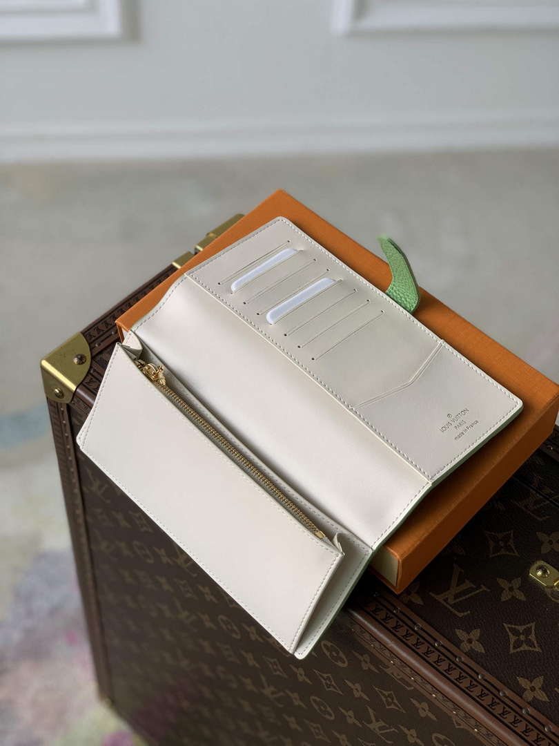 LV M82512 Louis Vuitton LV Vertical Wallet Vert Noto Green - Default Title - View 6