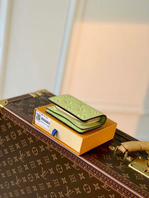 LV M82515 Louis Vuitton Cl¨¦a Wallet Monogram empreinte Matcha - Default Title - View 3
