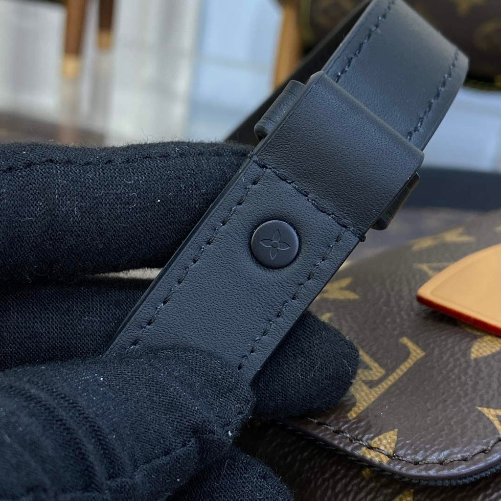 LV M82535 Louis Vuitton S-Lock Vertical Wearable Wallet Radiant Sun