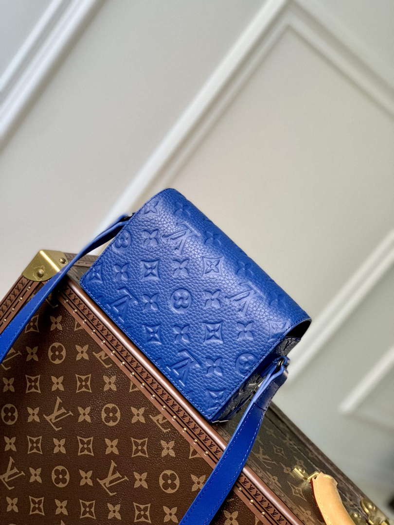 LV M82571 Louis Vuitton Steamer Wearable Wallet Racing Blue - Default Title - View 2