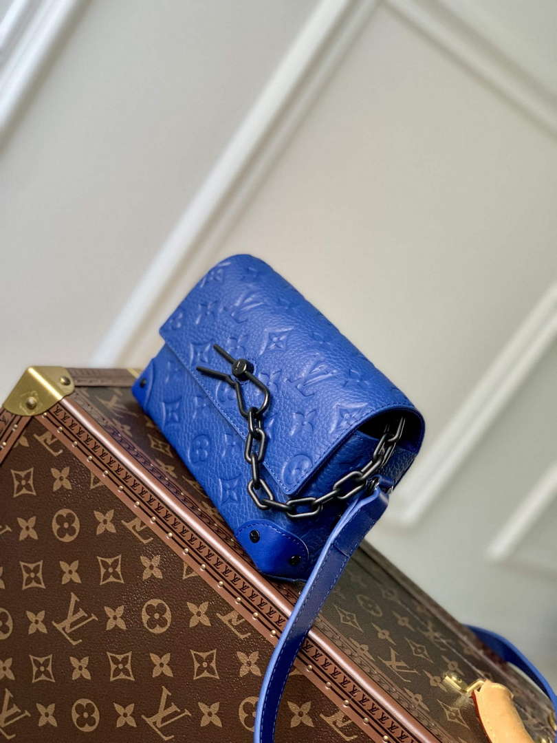 LV M82571 Louis Vuitton Steamer Wearable Wallet Racing Blue - Default Title - View 3