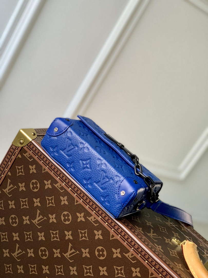 LV M82571 Louis Vuitton Steamer Wearable Wallet Racing Blue - Default Title - View 4