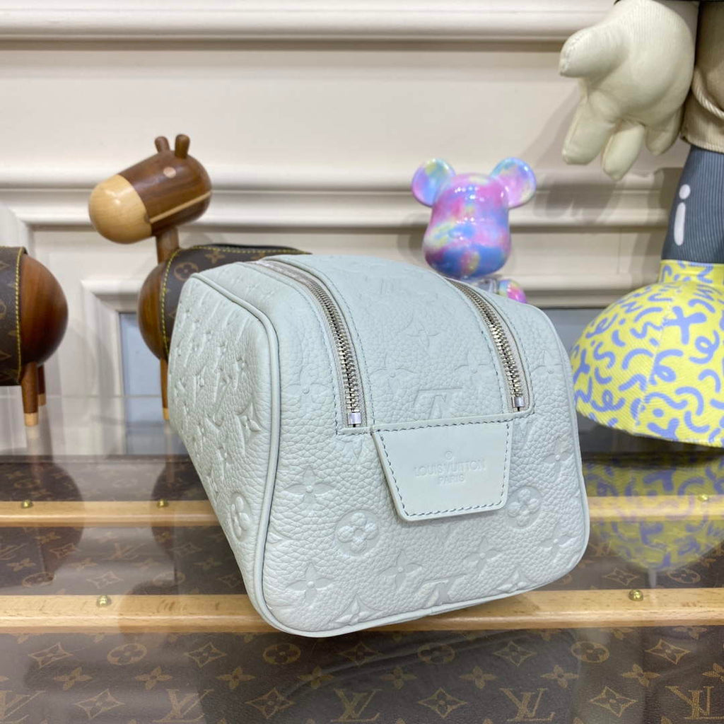LV M82576 Louis Vuitton Dopp Kit Bag Off-white