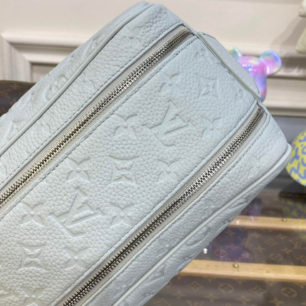 LV M82576 Louis Vuitton Dopp Kit Bag Off-white
