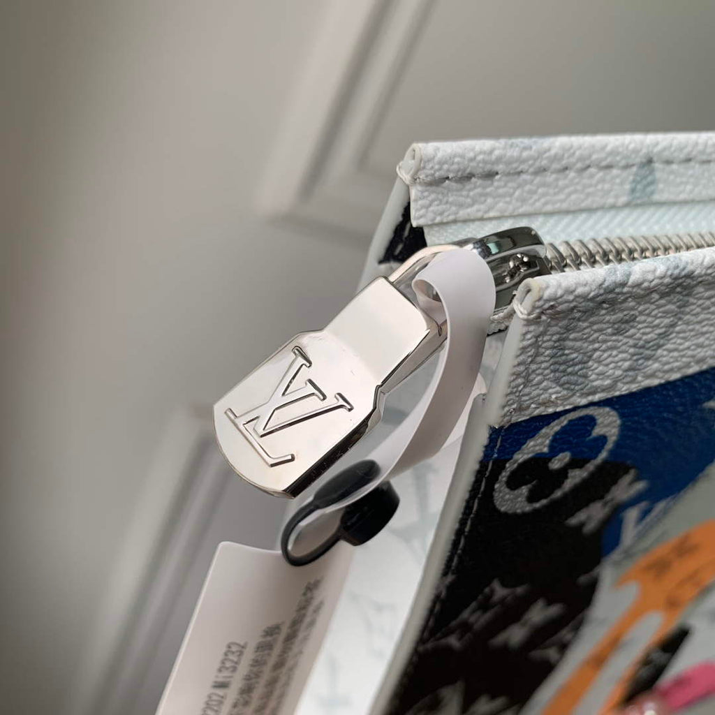 LV M82589 Louis Vuitton Pochette Voyage White