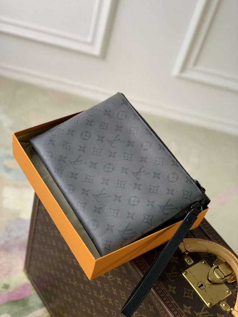 LV M82598 Louis Vuitton Pochette S-Lock Black