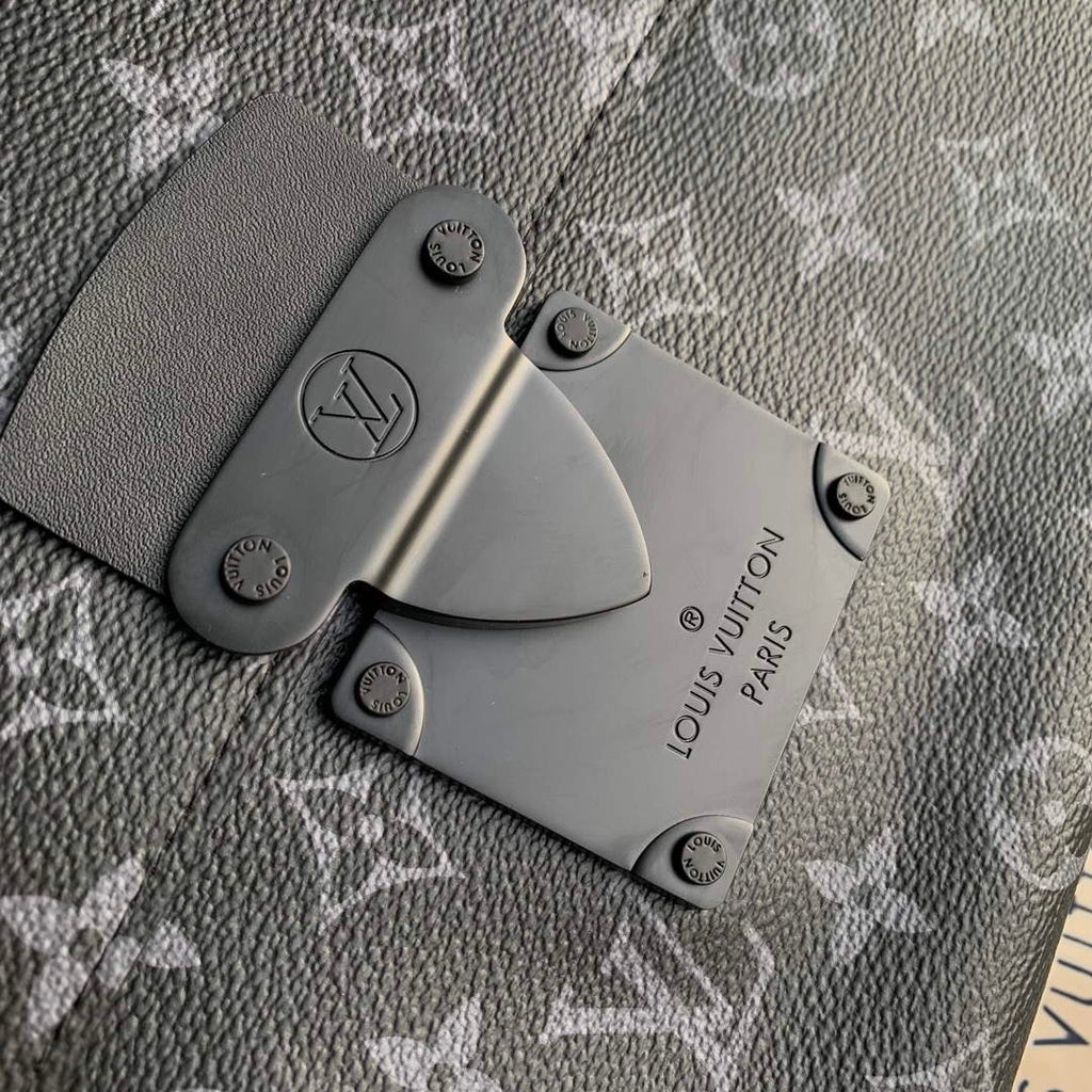 LV M82598 Louis Vuitton Pochette S-Lock Black