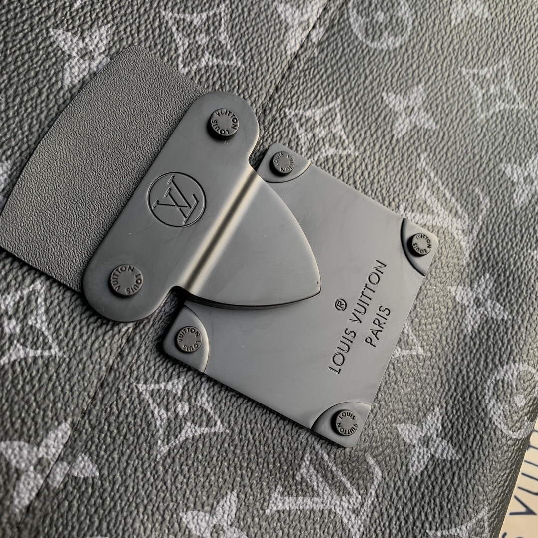 LV M82598 Louis Vuitton Pochette S-Lock Black