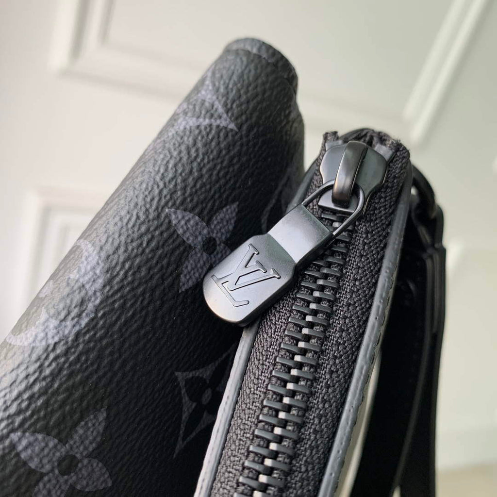 LV M82598 Louis Vuitton Pochette S-Lock Black