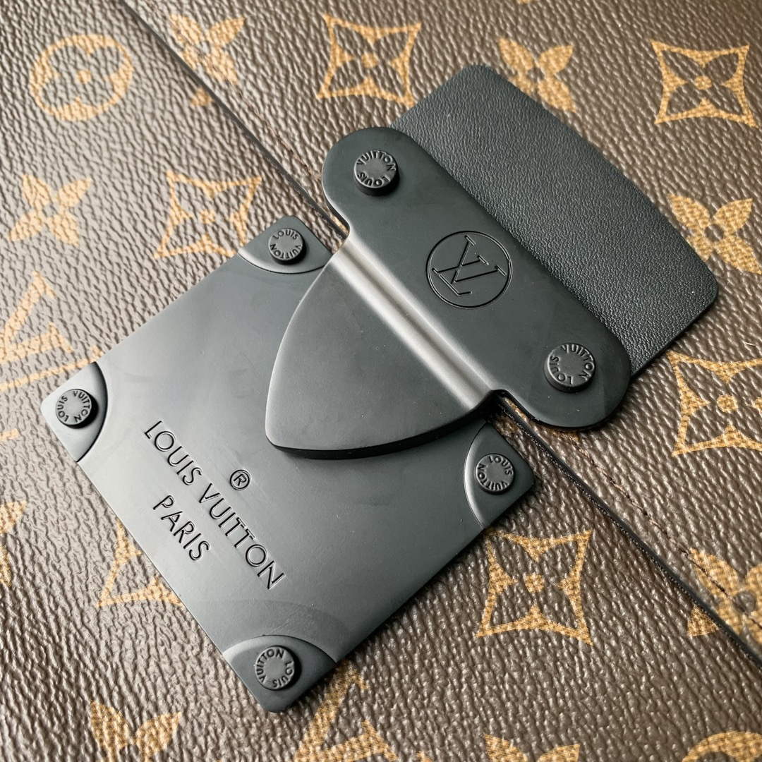 LV M82598 Louis Vuitton Pochette S-Lock Brown