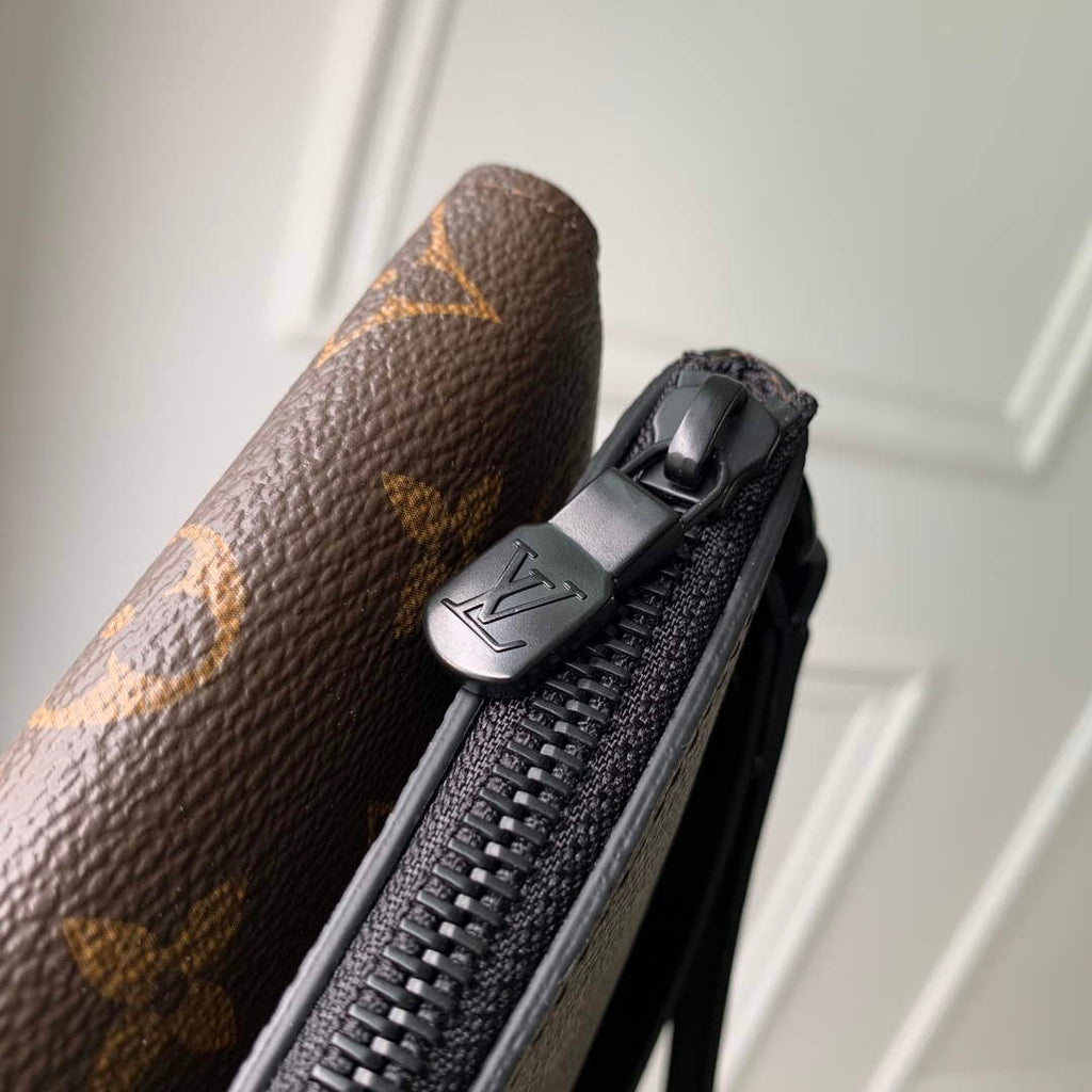 LV M82598 Louis Vuitton Pochette S-Lock Brown