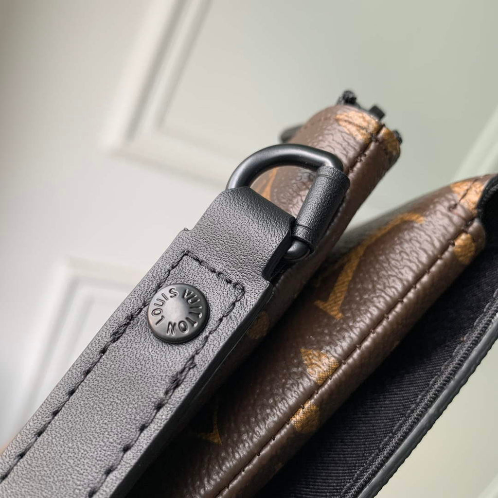 LV M82598 Louis Vuitton Pochette S-Lock Brown
