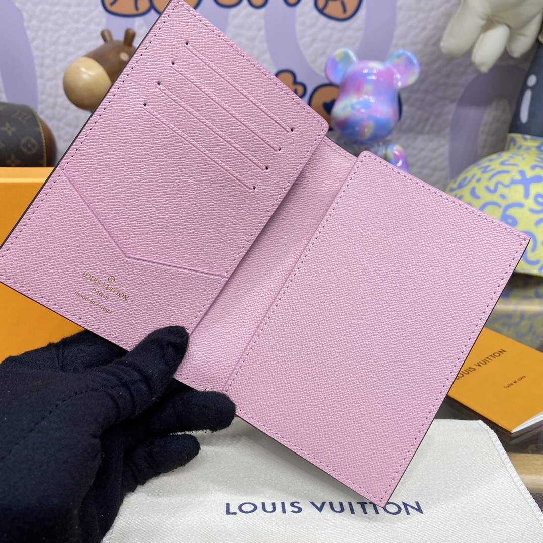LV M82621 Louis Vuitton Passport Cover Pink