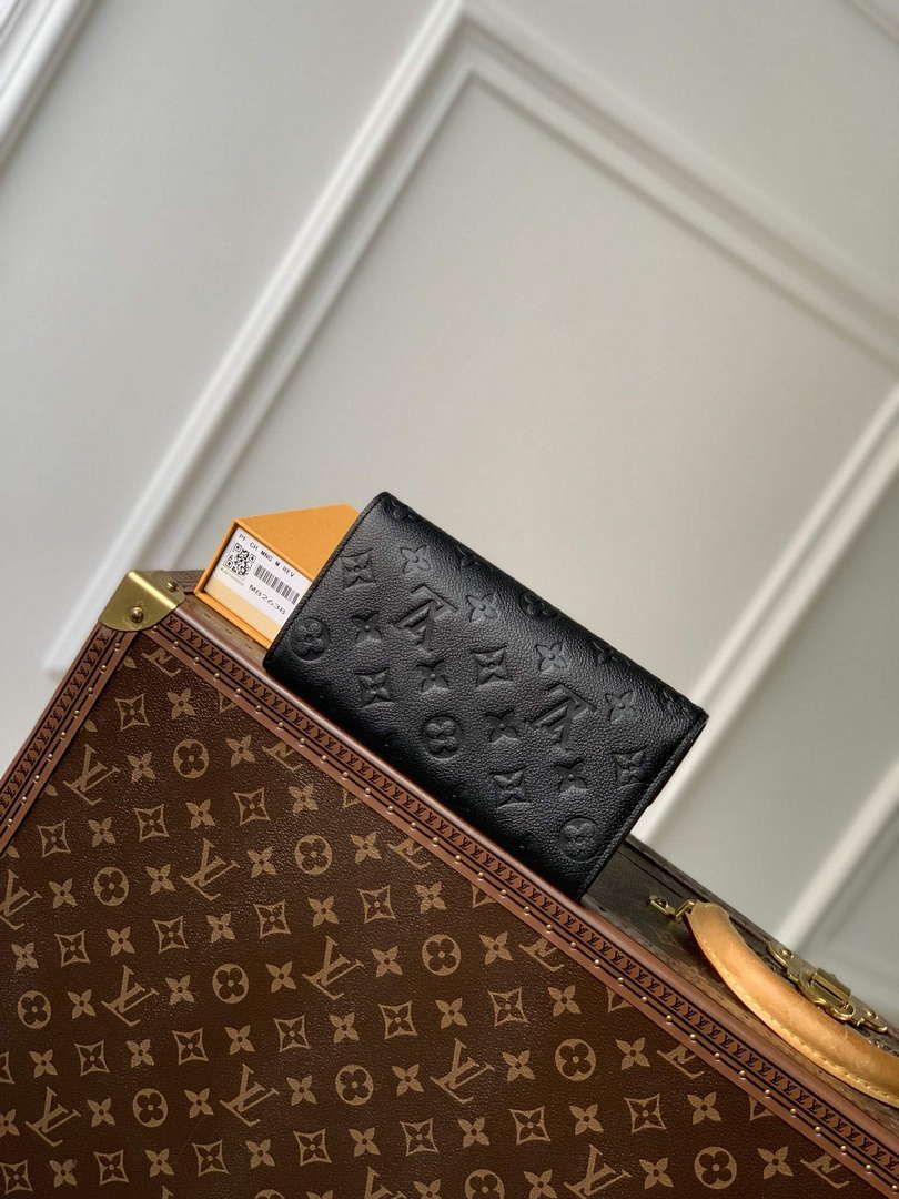 LV M82638 Louis Vuitton Sarah Wallet Black