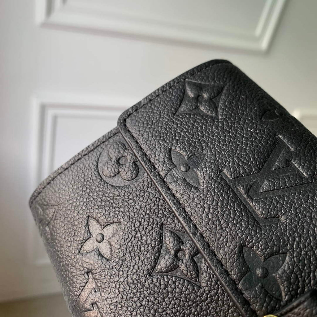 LV M82638 Louis Vuitton Sarah Wallet Black