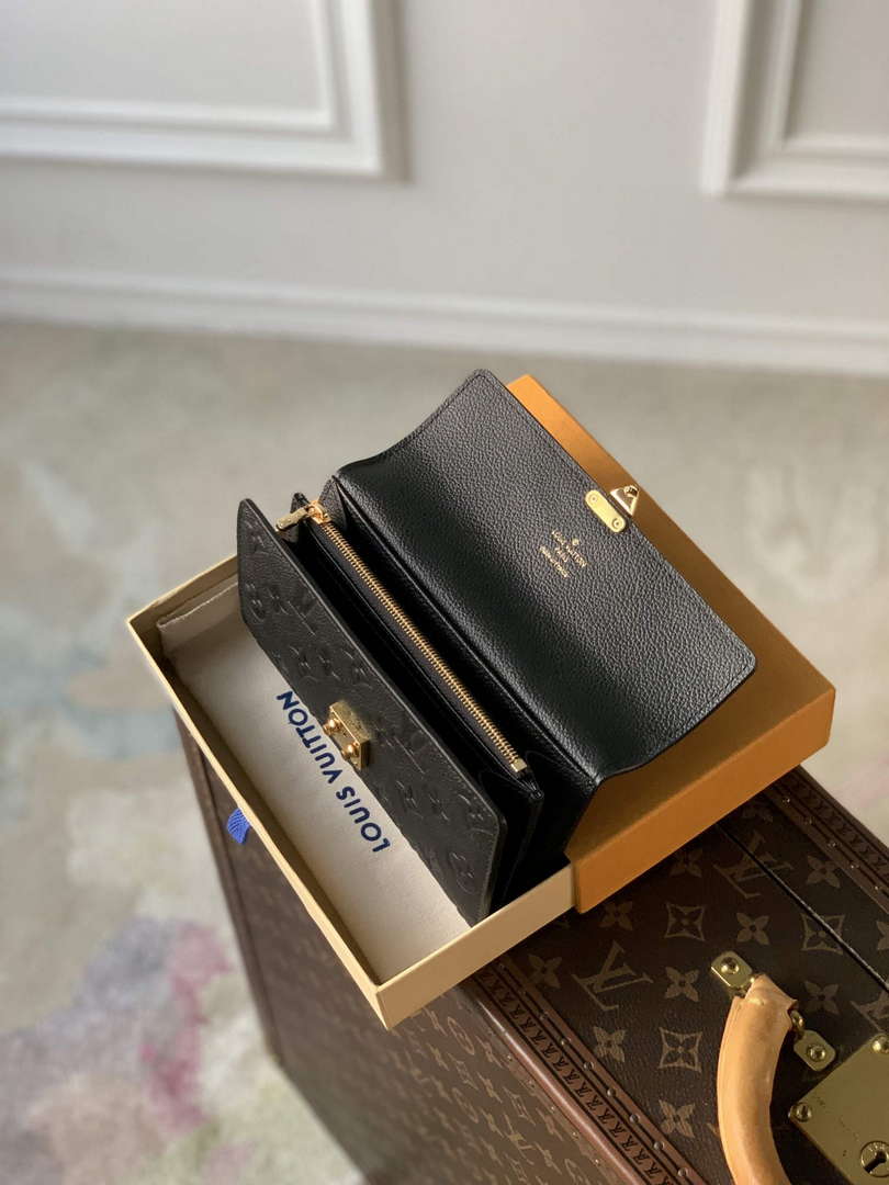 LV M82638 Louis Vuitton Sarah Wallet Black