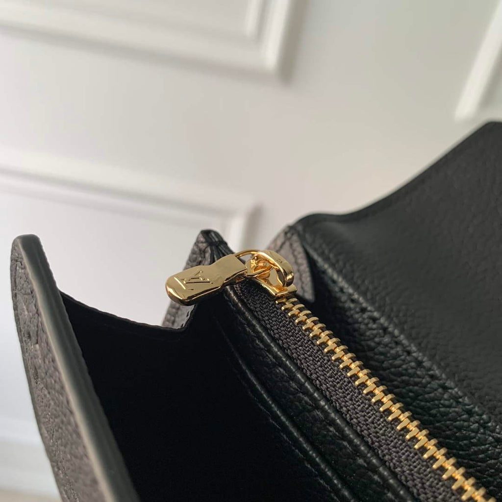 LV M82638 Louis Vuitton Sarah Wallet Black