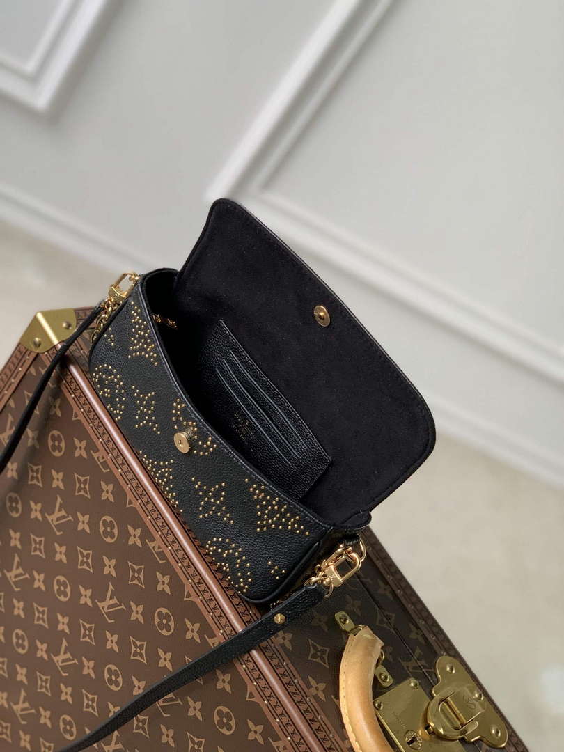 LV M82653 Louis Vuitton Ivy Wallet On Chain Black