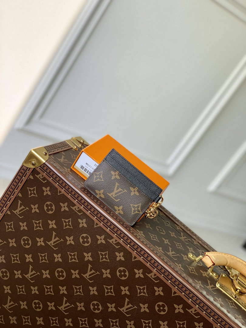 LV M82739 Louis Vuitton LV Charms Card Holder Black