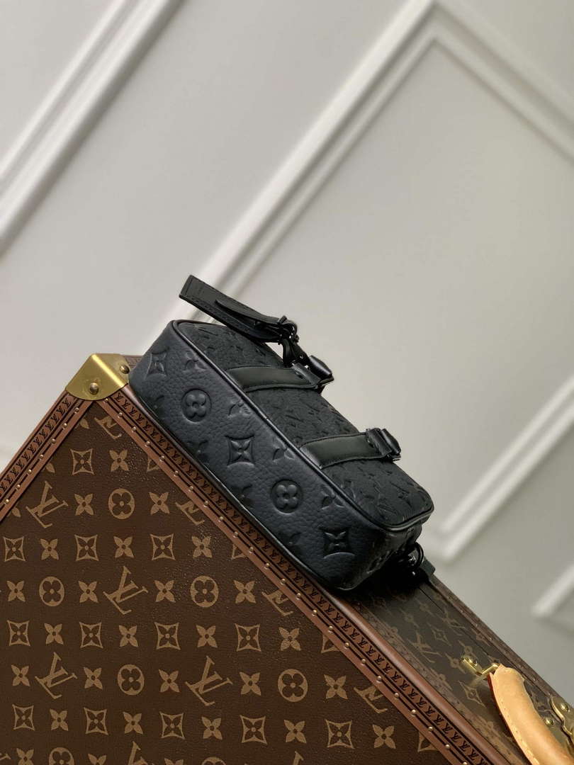 LV M82770 Louis Vuitton Nano Porte Documents Voyage Bag Black leather