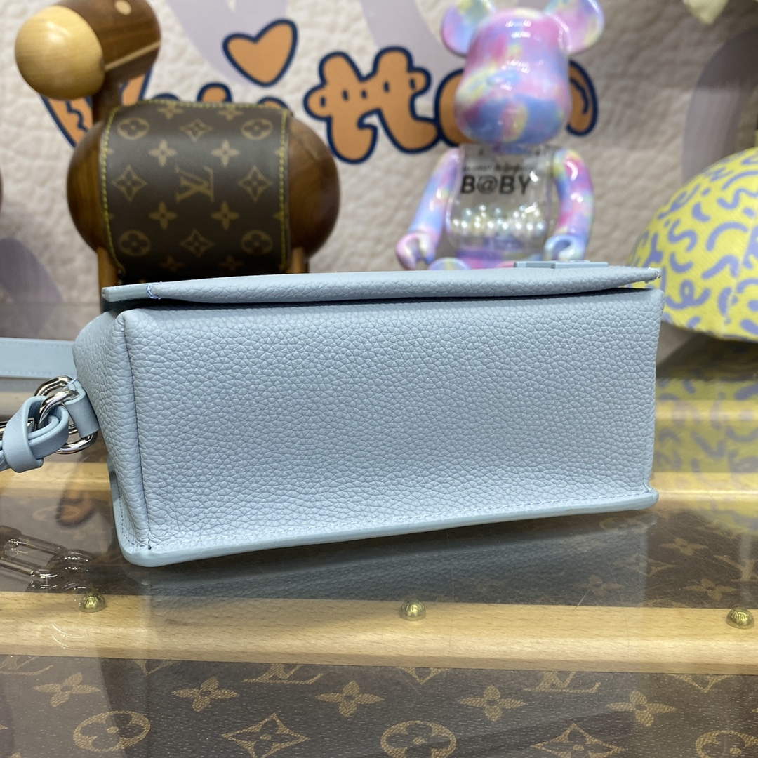 LV M82804 Louis Vuitton Fastline Wearable Wallet Cloud Blue - Default Title - View 4