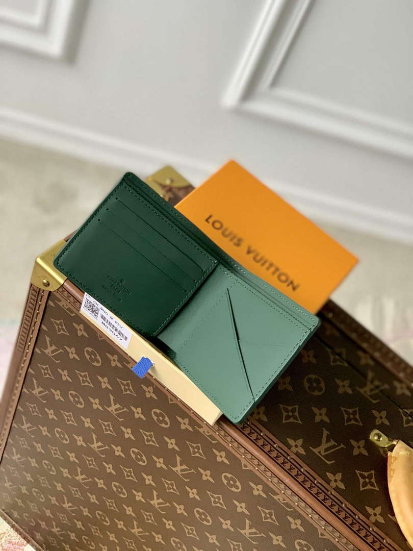LV M83055 Louis Vuitton Multiple Wallet Forest Green