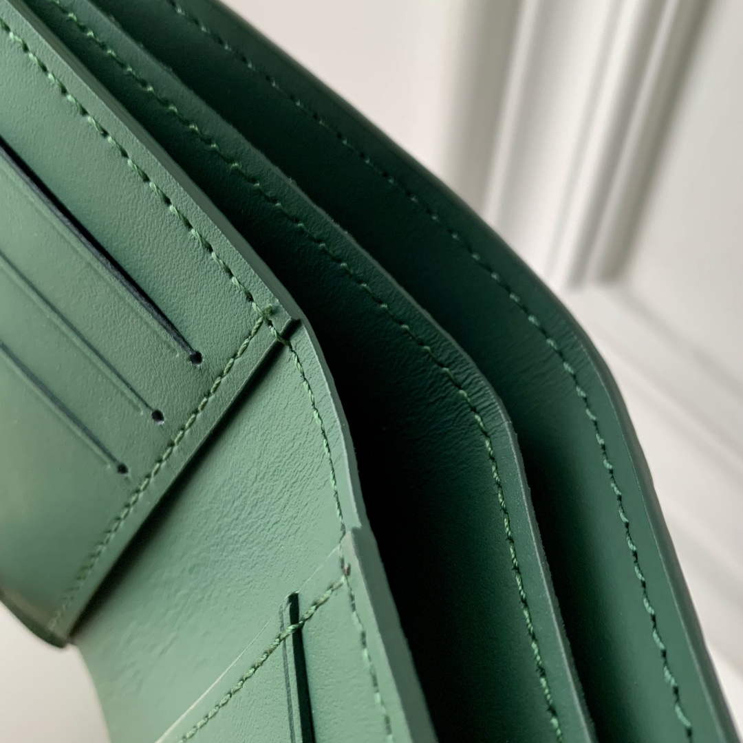 LV M83055 Louis Vuitton Multiple Wallet Forest Green