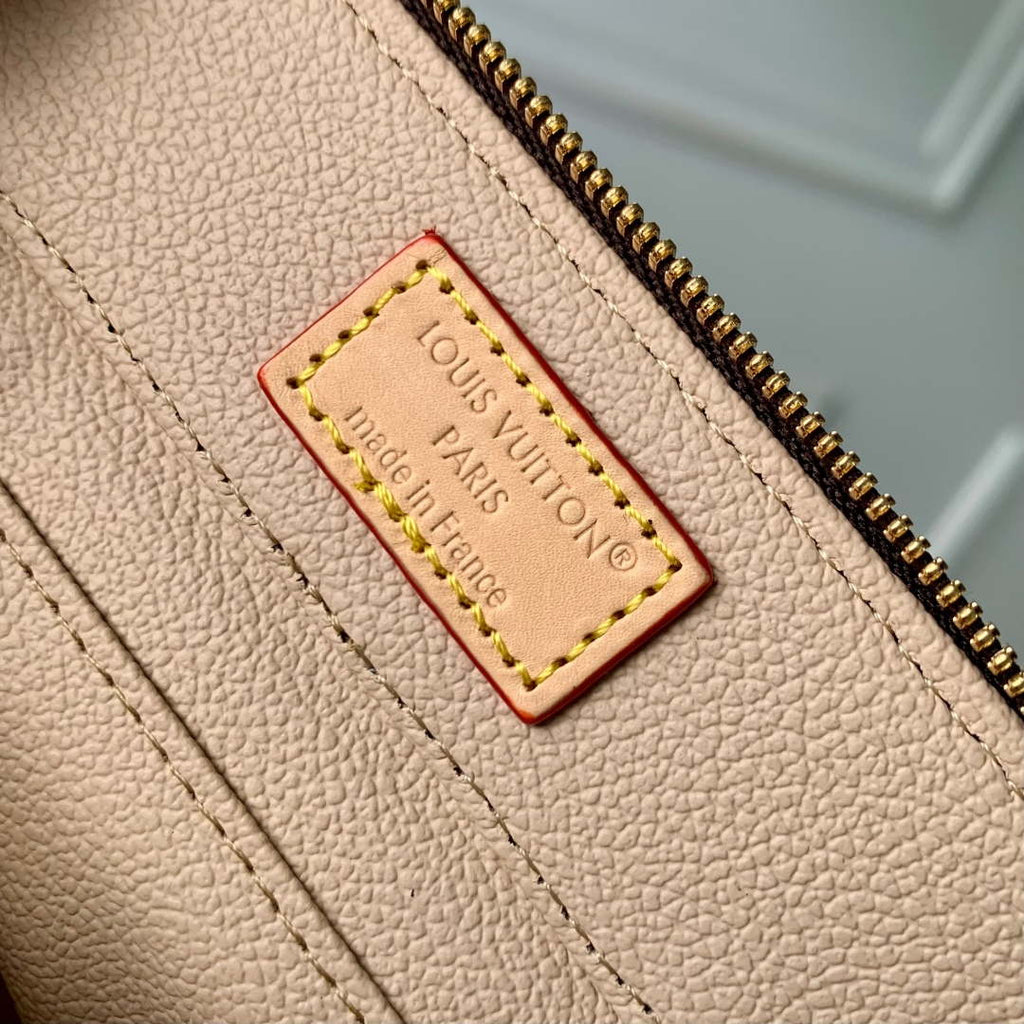 LV M83079 Louis Vuitton Nice Beauty Vanity Case
