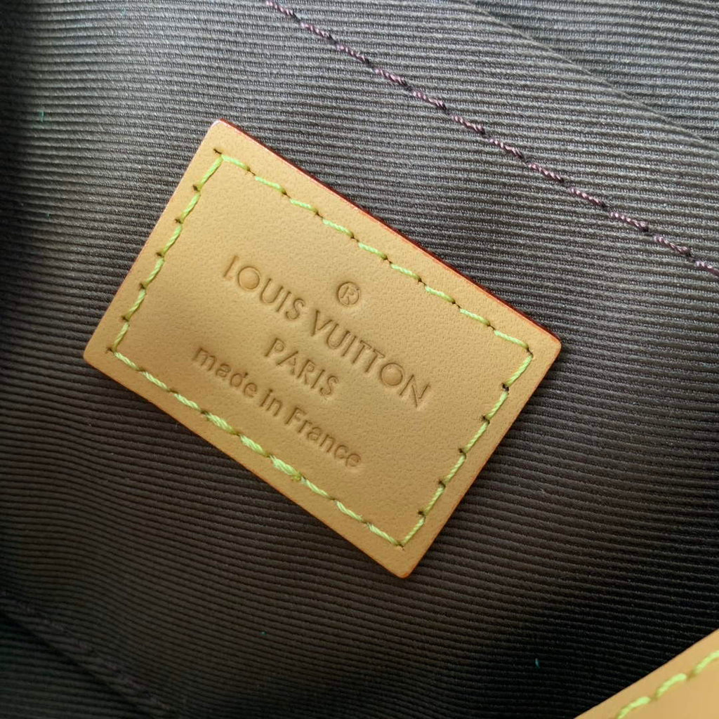 LV M83346 Louis Vuitton Envelope Wearable Wallet Bag Vanilla