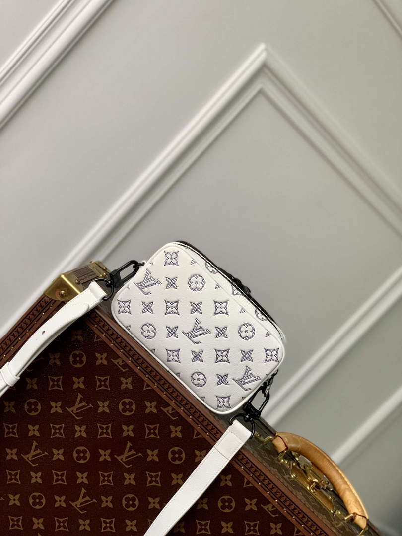 LV M83383 Louis Vuitton Alpha Wearable Wallet White/Navy