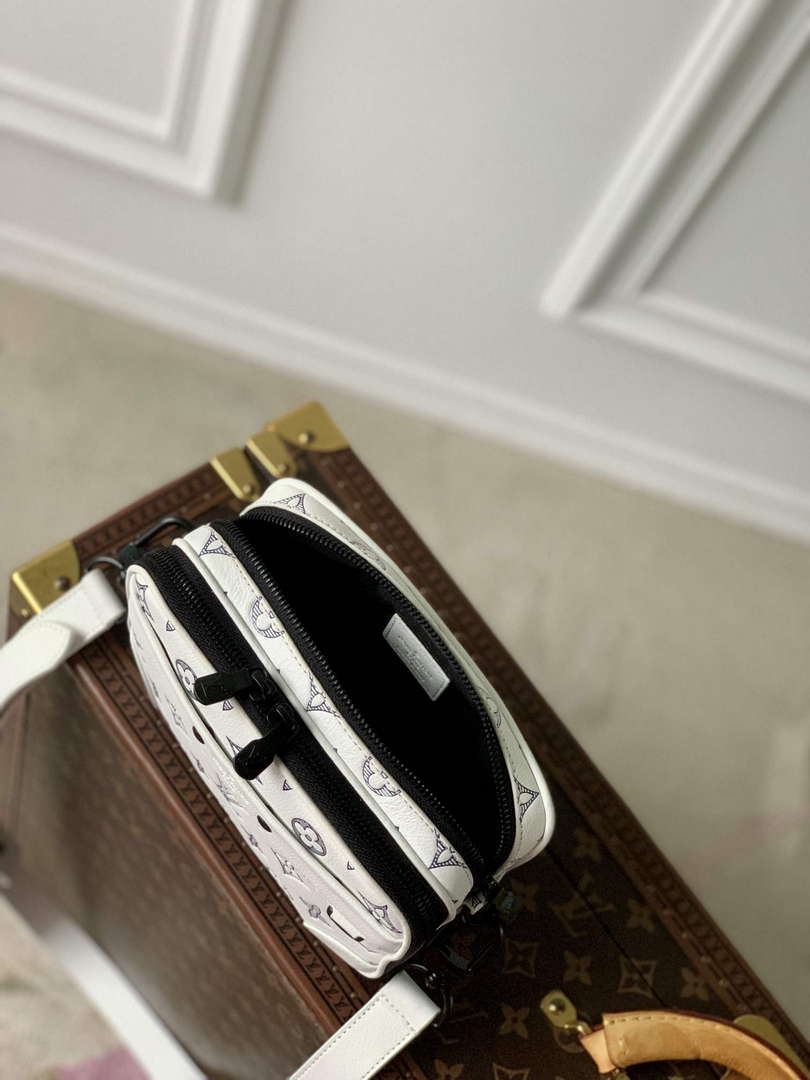 LV M83383 Louis Vuitton Alpha Wearable Wallet White/Navy