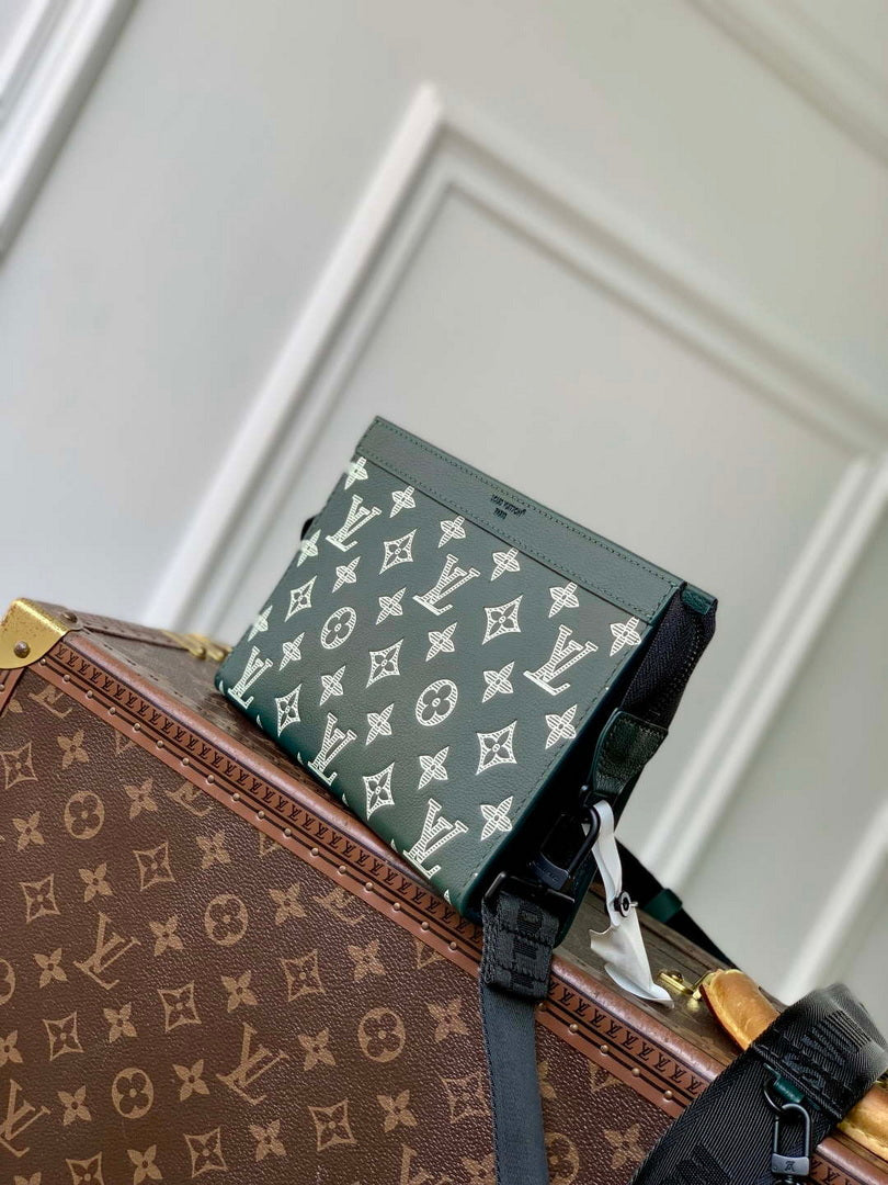 LV M83384 Louis Vuitton Gaston Wearable Wallet Forest Green