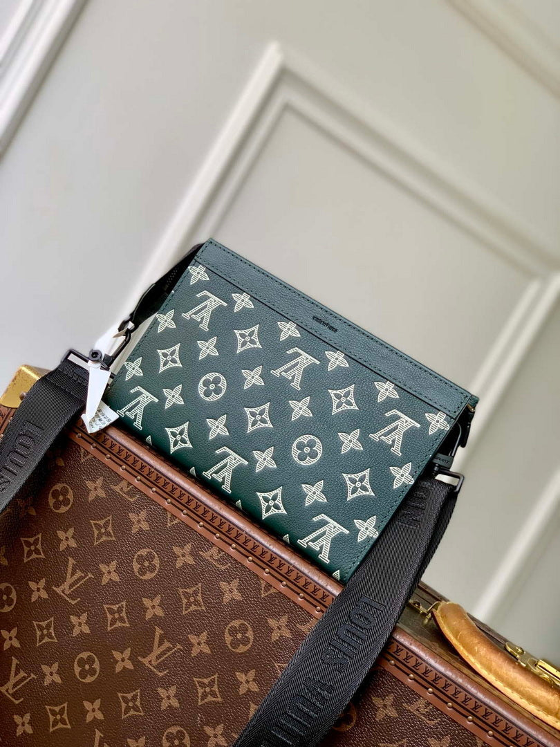 LV M83384 Louis Vuitton Gaston Wearable Wallet Forest Green