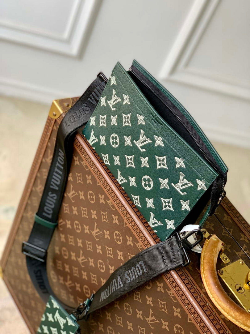 LV M83384 Louis Vuitton Gaston Wearable Wallet Forest Green