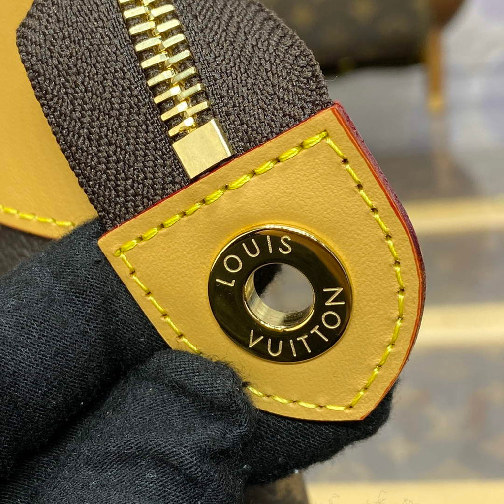 LV M83568 Louis Vuitton Pochette Voyage Souple Chocolate