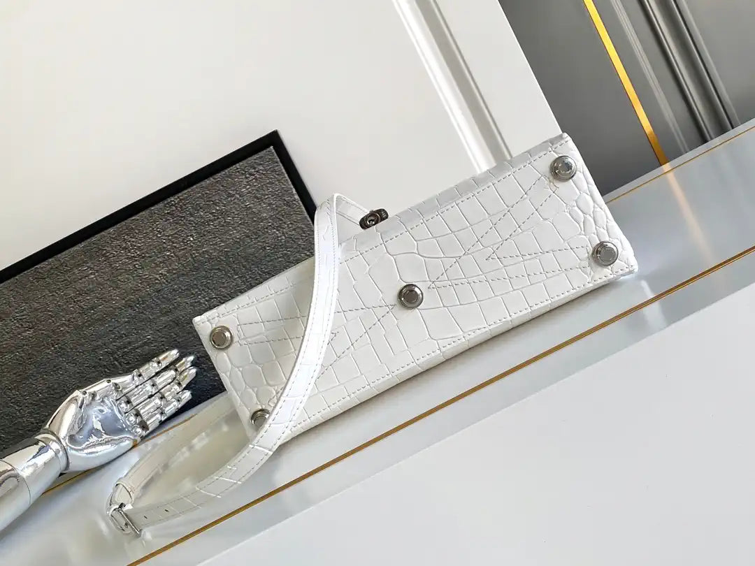 LV M84714 Louis Vuitton Crocodile pattern MM White
