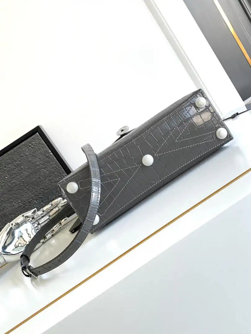 LV M84714 Louis Vuitton Crocodile pattern Gray