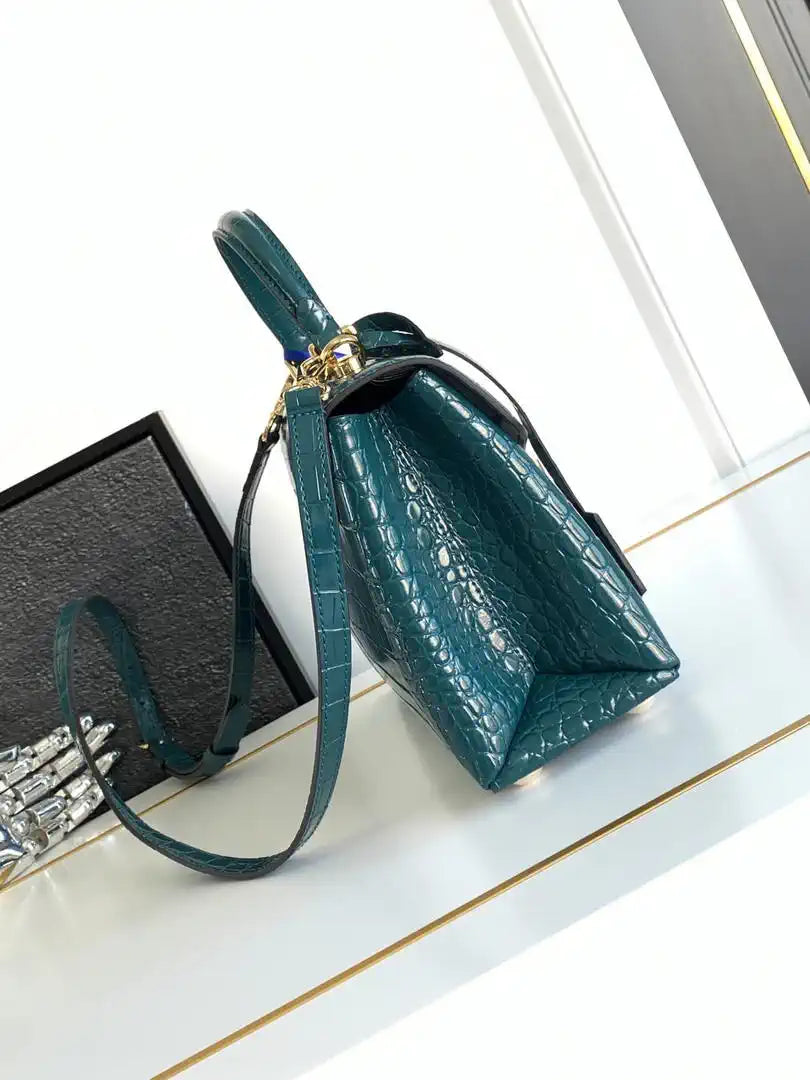 LV M84714 Louis Vuitton Crocodile pattern MM Turquoise