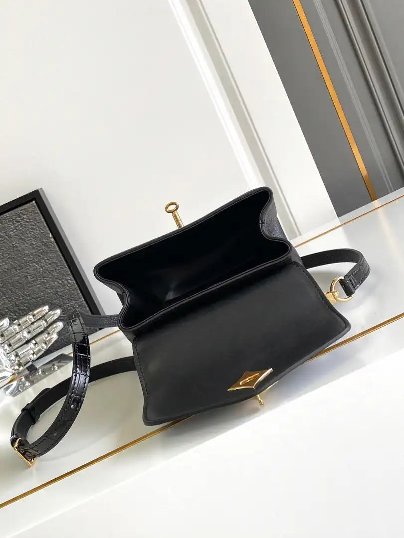 LV M86012 Louis Vuitton Leather Rose Des Vents Mini Black