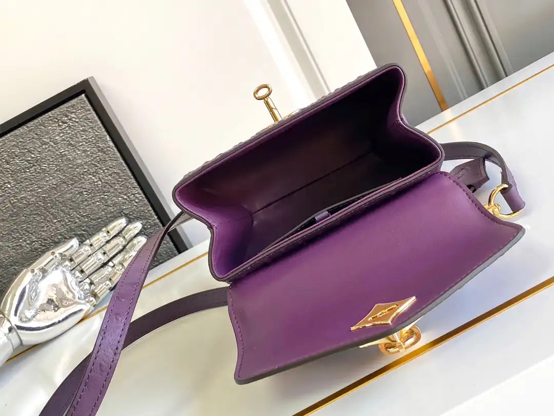 LV M87106 Louis Vuitton Ostrich Rose Des Vents Mini Purple