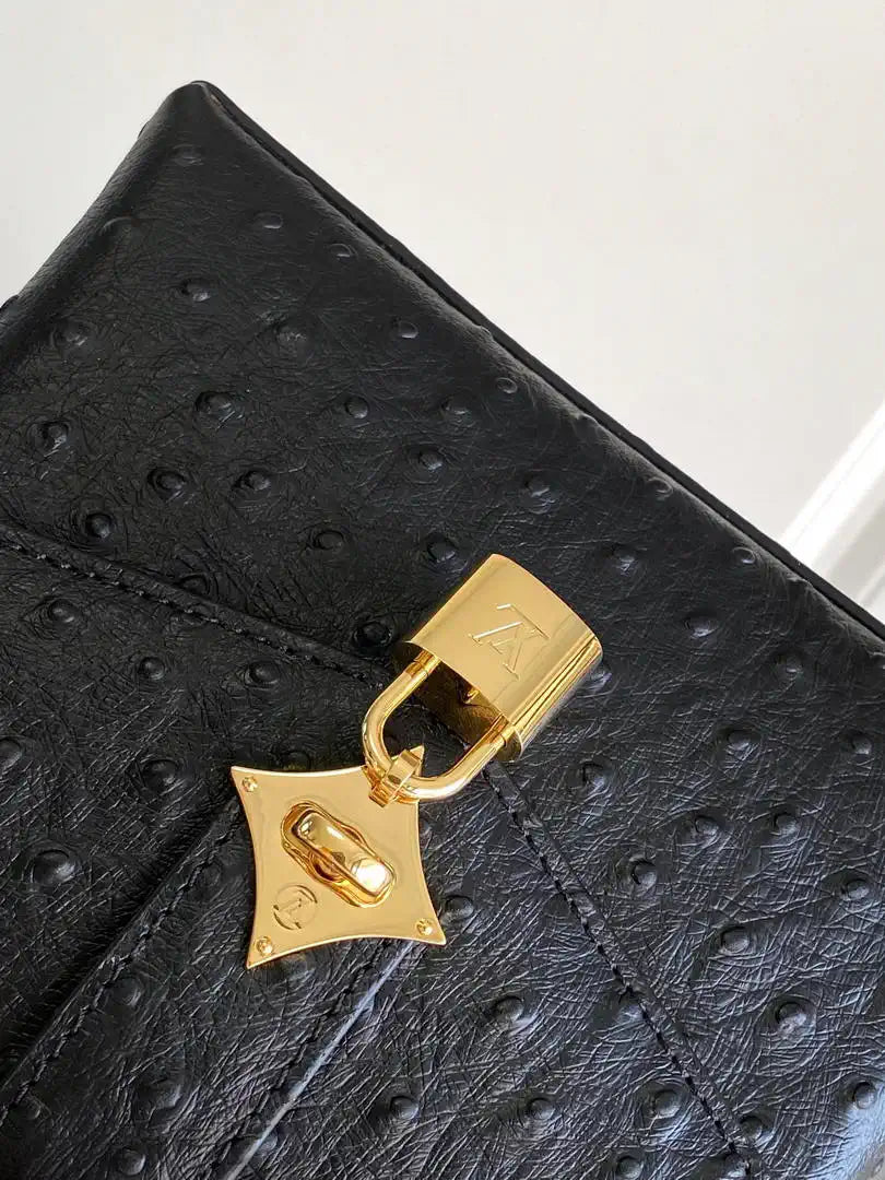 LV M87106 Louis Vuitton Ostrich Rose Des Vents Mini Black