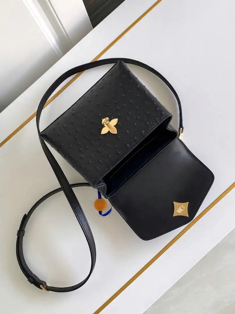 LV M87106 Louis Vuitton Ostrich Rose Des Vents Mini Black