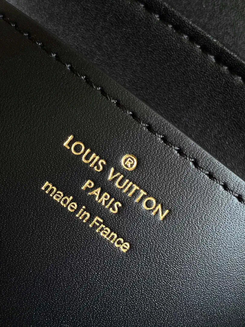 LV M87106 Louis Vuitton Ostrich Rose Des Vents Mini Black